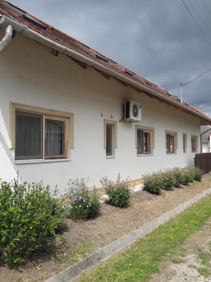 Guesthouse Kohari Egerszalók Exterior foto